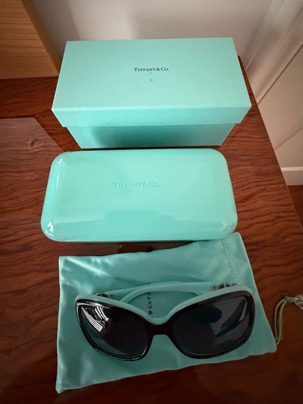 Tiffany & Co. Black Women's Sunglasses with Tiffany Blue Case and Pouch - Picture 4 of 9